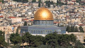 Explore the history behind the Islamic shrine Dome of the Rock on the Temple Mount in Jerusalem