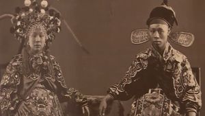 Explore an exhibition showcasing the history of China during the Qing dynasty through some rare photographs